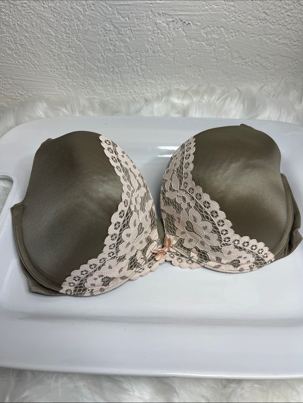Victorias Secret Sexy Push Up Taupe Lace Trim Push-Up Bra with Blush Accents